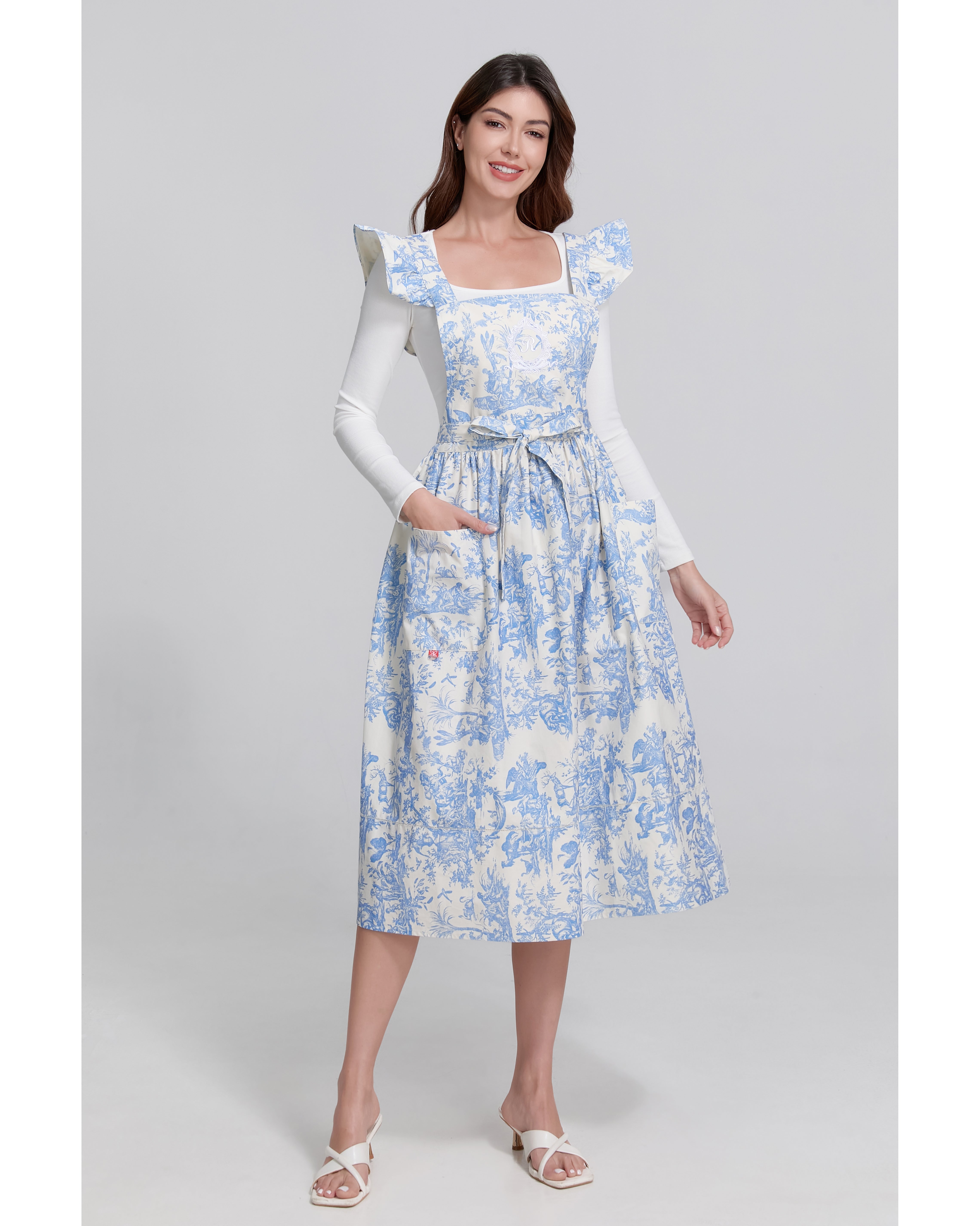 How to Style a French Toile de Jouy Apron in Everyday Life